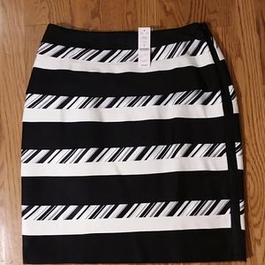 White House Black Market skirt